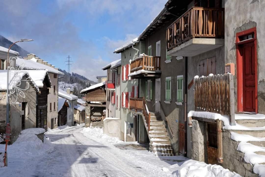 Les Nis Apartment Bourg-Saint-Pierre Exterior photo